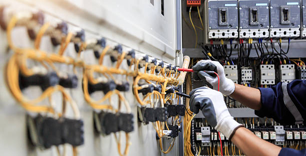 Professional Electrician technician working in Silver Springs Shores, FL